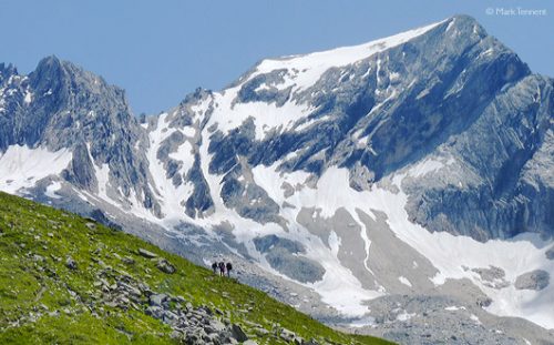 Walkers on the Pointe de Creux Noir seen from the Refuge Grand Bec