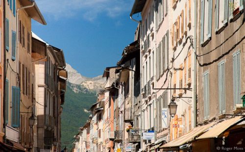 Rue Manuel, Bracelonnette with view to mountains