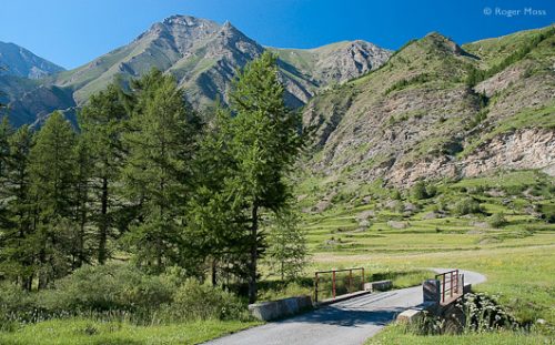 The Route du Parpaillon on the approach to the village of La Chalp