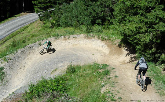 Mountain bikers near Pré le Joux, Châtel, Portes du Soleil, French Alps