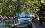 Mid-summer adds colour to a lazy lakeside promenade, while boats slumber in le Petit Port, Annecy