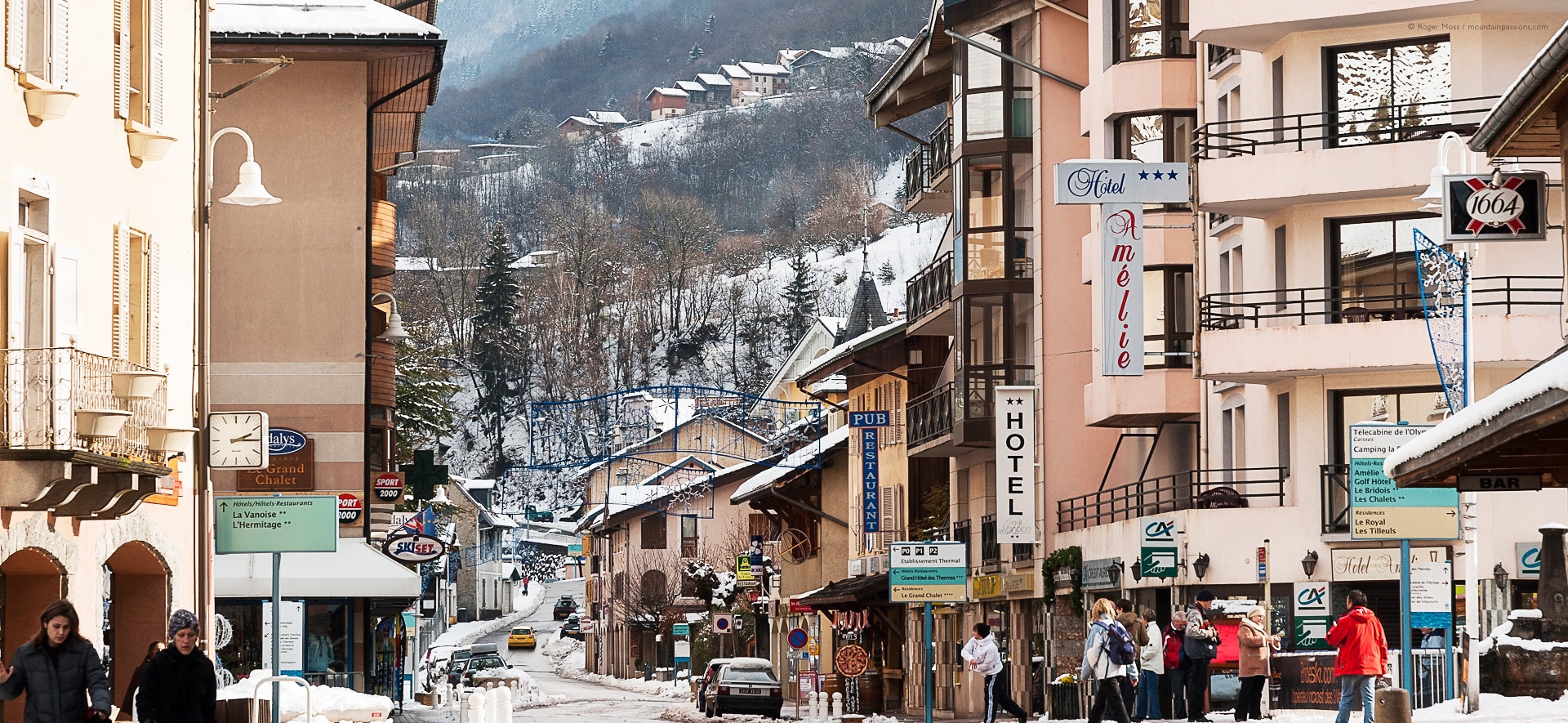 Bride-les-Bains village centre, with apartments and mountain chalets