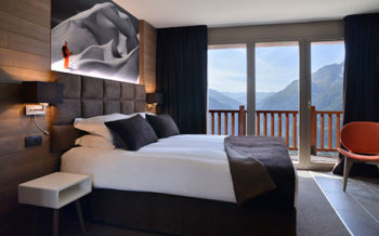 Hyatt Centric Hotel La Rosiere - Luxury suite bedroom with panoramic view