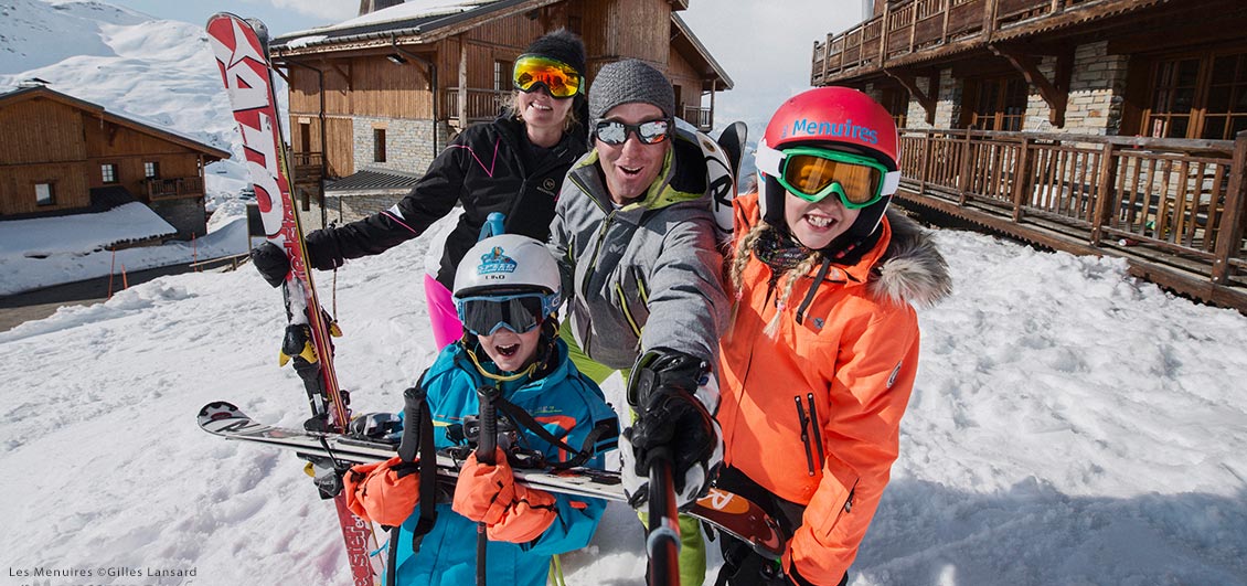 Family of skiers, Les Menuires ©Gilles Lansard