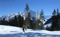 snowshoeing, Manigod, Les Aravis