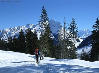 snowshoeing, Manigod, Les Aravis