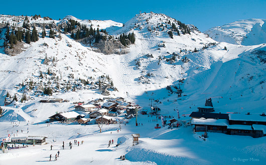 Restaurants and skiers, Dranse, Chatel