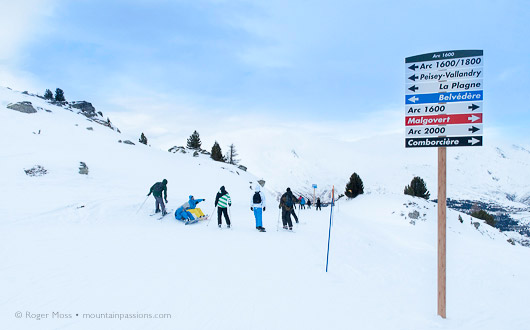 Signage, skiers, Les Arcs