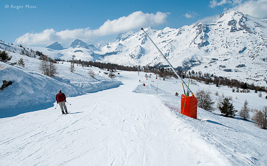 Skier on Marmottes piste, Le Devoluy