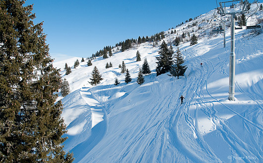 Le Grand Bornand, off-piste skiers.