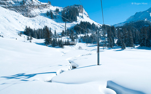 In good snowfall years the Léchère chairlift from Les Lindarets offers a truly magical ride.