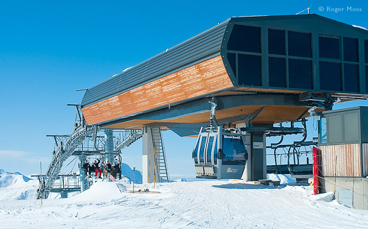 Alighting from the high-speed Drouvet 2, one of two télémix lifts, Orcieres 1850