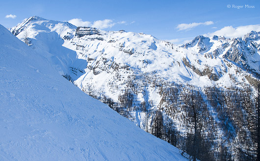 There's testing off-piste around the adjoining Vallon de Narreyroux, readily accessible from the Lauzes chairlift.