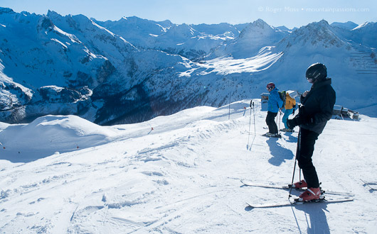 The start of the wide cruise down to the Lac area for skiers heading from Tignes 1800.