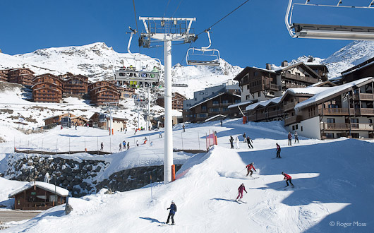 Skiers below the Plein Sud chairlift, Val Thorens
