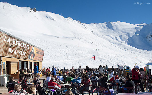 Lunchtime at the Plateau d'Arrondaz, with (far right) distant views of the black-graded Punta Bagna terrain, Valfrejus