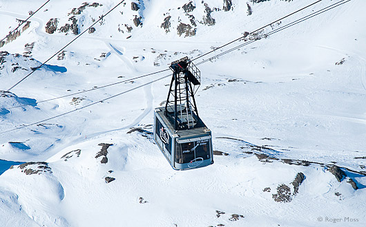 Pic Blanc cable car Alpe d'Huez