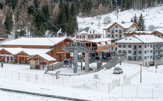 Overview of gondola ski lift, ski-pass offices and apartments in Vallorcine