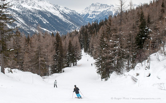 View of skiers on Esserts piste above Vallorcine