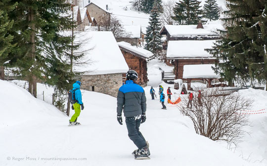 Rear view of snowboarders on piste into heart of Vallorcine