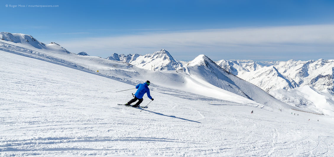 Wide view of skier on snow-covered glacier at Les 2 Alpes.