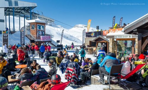 Pano Bar with music all day at Les Deux Alpes