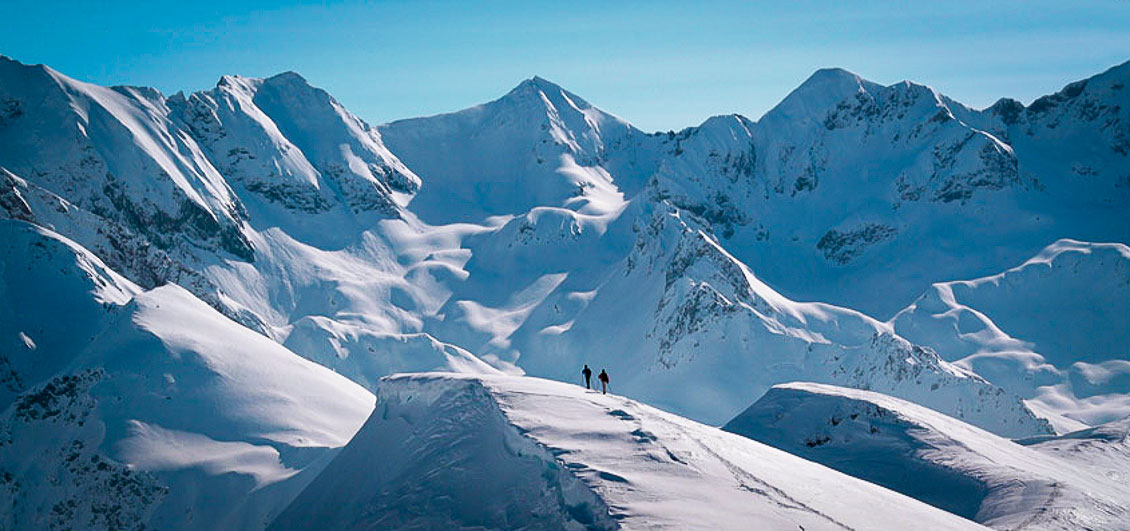 Snowshoe group in Pyrenees, France Image © O. Guix