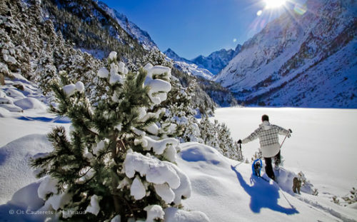 Snow shoe walking, Cauterets, French Pyrenees. Image © OT Cauterets/M.Pinaud