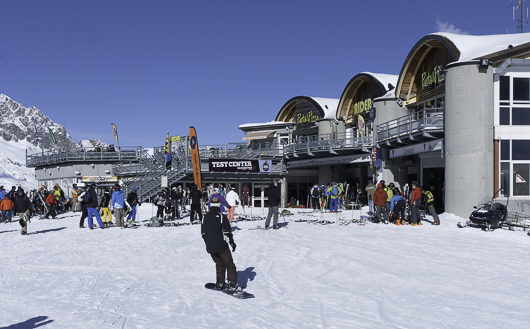 Grands Montets snowboarder arrives at restaurant, Argentière, Chamonix Valley, French Alps