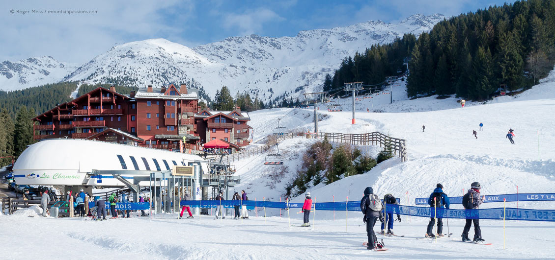 Ski lift, mountainside and apartments in Prapoutel